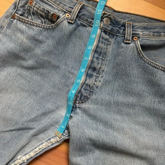 Vintage Levi’s 501 Light Wash Blue Jeans Made in Canada - Picture 8 of 13